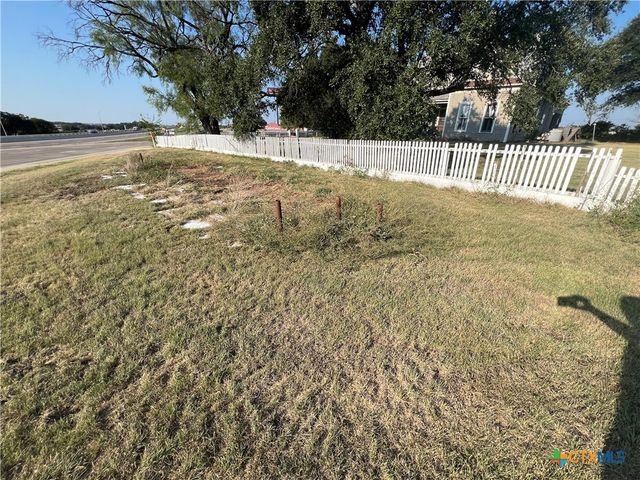 1420 N Robertson Road, Salado, TX 76571