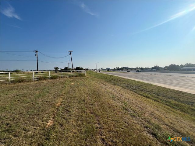 1420 N Robertson Road, Salado, TX 76571