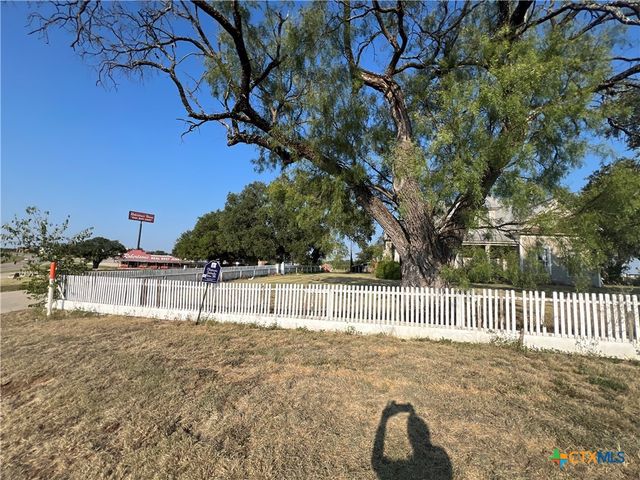 1420 N Robertson Road, Salado, TX 76571