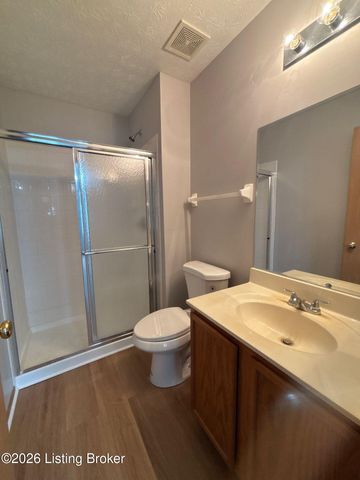 6711 Hunters Creek Blvd, Louisville, KY 40258