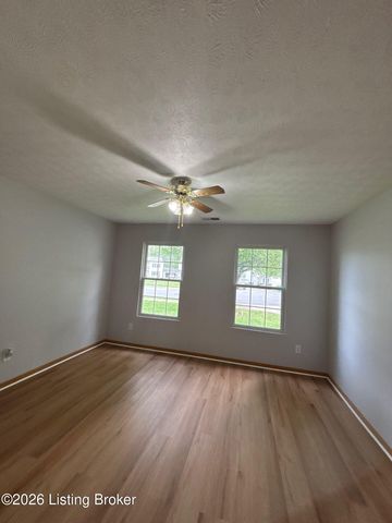 6711 Hunters Creek Blvd, Louisville, KY 40258