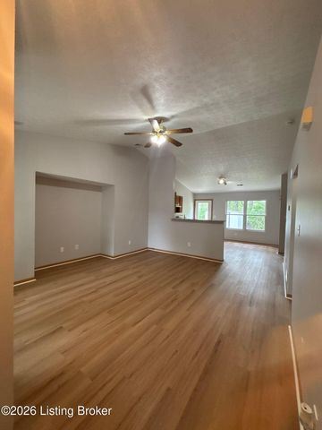 6711 Hunters Creek Blvd, Louisville, KY 40258