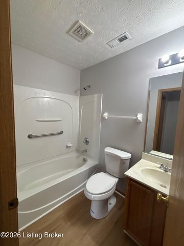 6711 Hunters Creek Blvd, Louisville, KY 40258