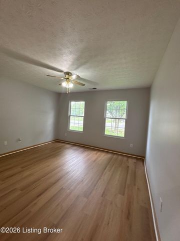 6711 Hunters Creek Blvd, Louisville, KY 40258
