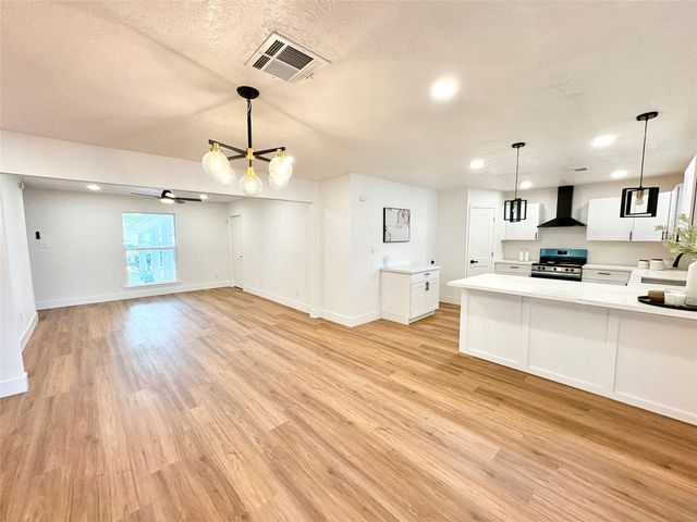 3726 Heatherbrook Drive, Houston, TX 77045