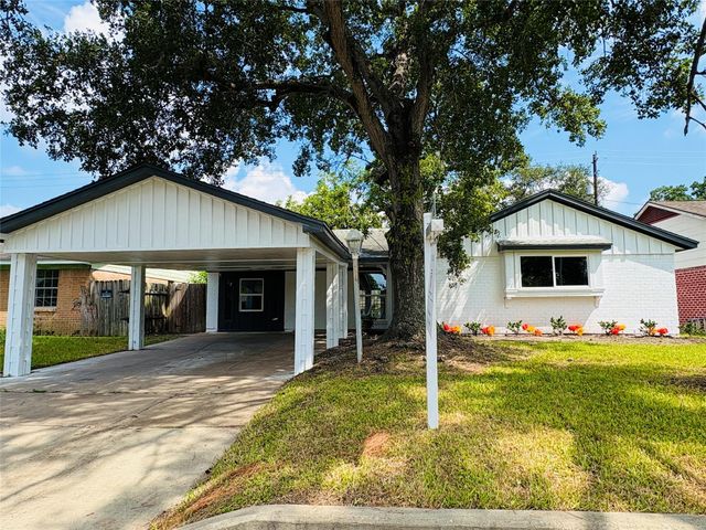 3726 Heatherbrook Drive, Houston, TX 77045