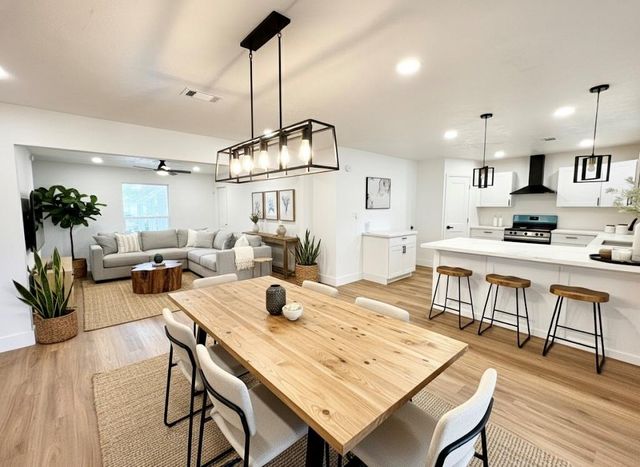 3726 Heatherbrook Drive, Houston, TX 77045