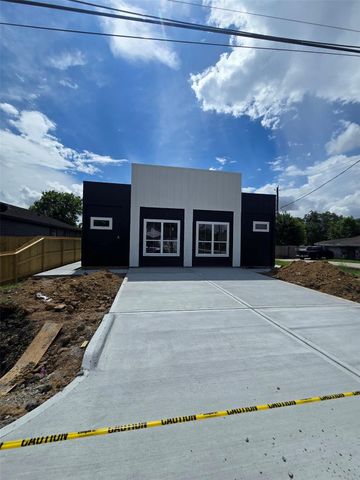 7900 Bowen Street A, Houston, TX 77051