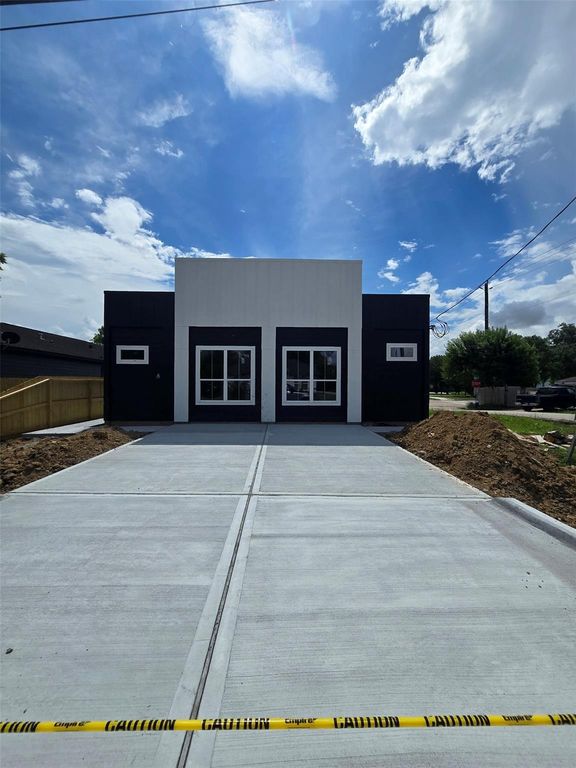 7900 Bowen Street A, Houston, TX 77051
