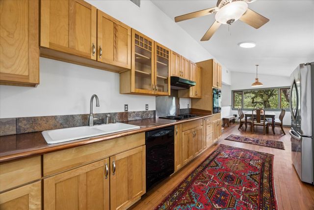 700 S Rainbow Ranch RD, Wimberley, TX 78676