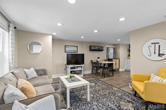 1121 Graham Street, St Louis, MO 63139
