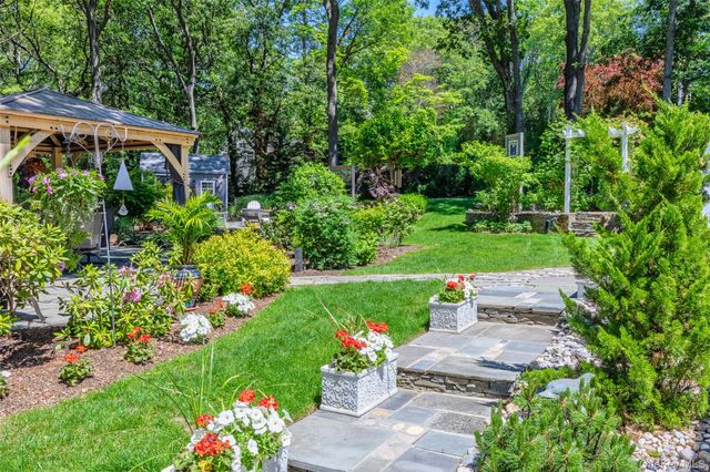 14 Locust Avenue, East Setauket, NY 11733