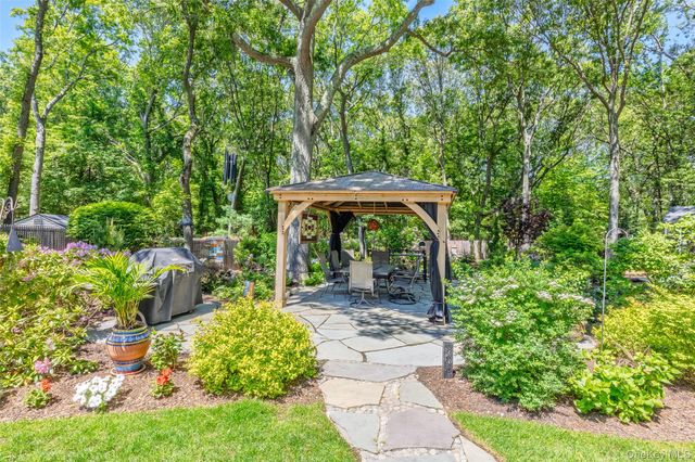 14 Locust Avenue, East Setauket, NY 11733