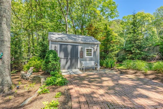 14 Locust Avenue, East Setauket, NY 11733