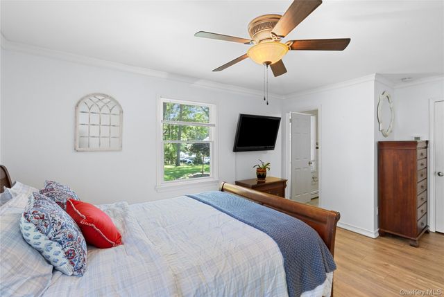 14 Locust Avenue, East Setauket, NY 11733