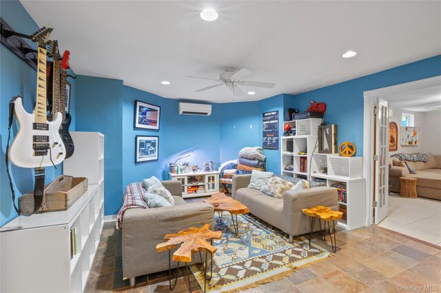 14 Locust Avenue, East Setauket, NY 11733
