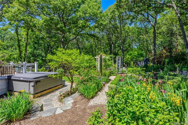 14 Locust Avenue, East Setauket, NY 11733