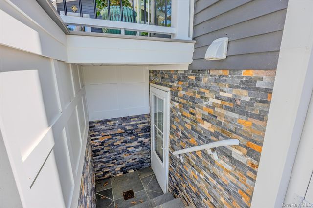 14 Locust Avenue, East Setauket, NY 11733