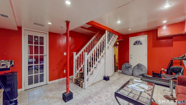 2078 Park Avenue, Bridgeport, CT 06604