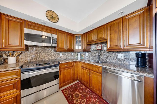 3095 N Course Dr 811, Pompano Beach, FL 33069