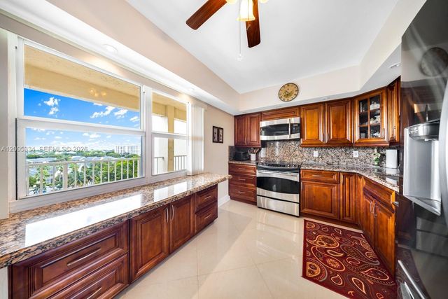 3095 N Course Dr 811, Pompano Beach, FL 33069