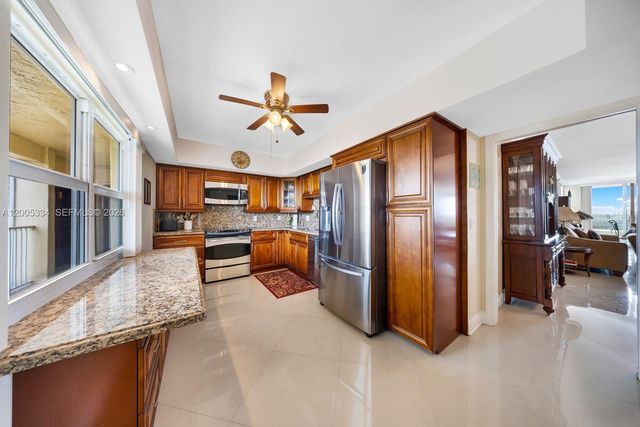 3095 N Course Dr 811, Pompano Beach, FL 33069