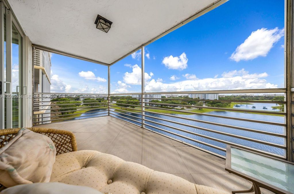 3095 N Course Dr 811, Pompano Beach, FL 33069