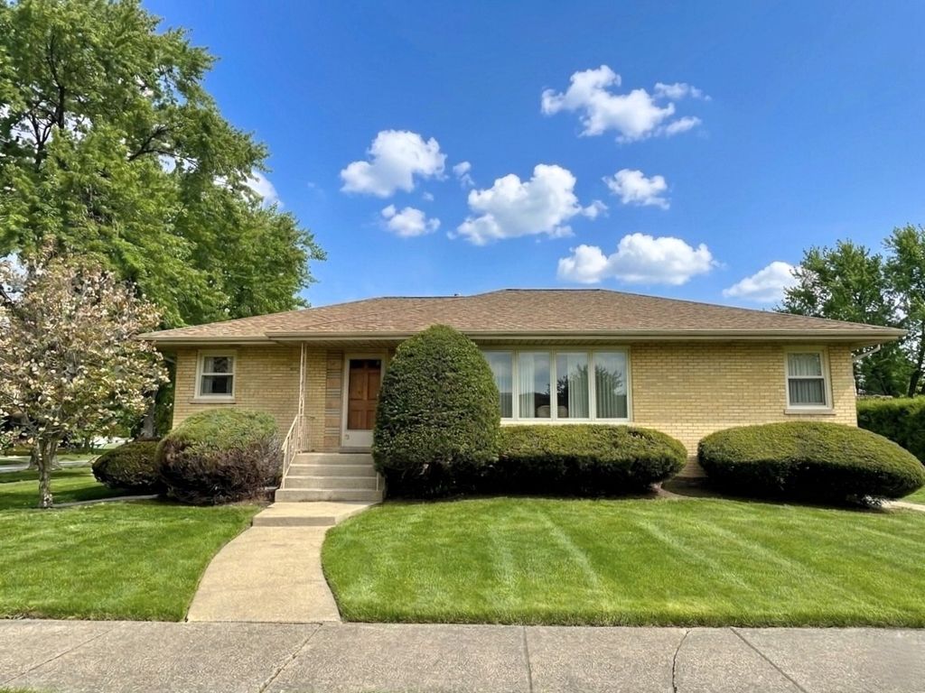 Image 1 of property listing at 10045 S 53rd Avenue, Oak Lawn, IL 60453