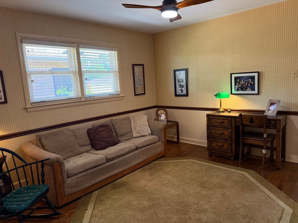 Image 13 of property listing at 10045 S 53rd Avenue, Oak Lawn, IL 60453