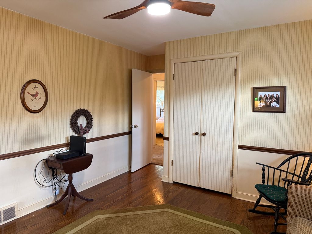 Image 14 of property listing at 10045 S 53rd Avenue, Oak Lawn, IL 60453