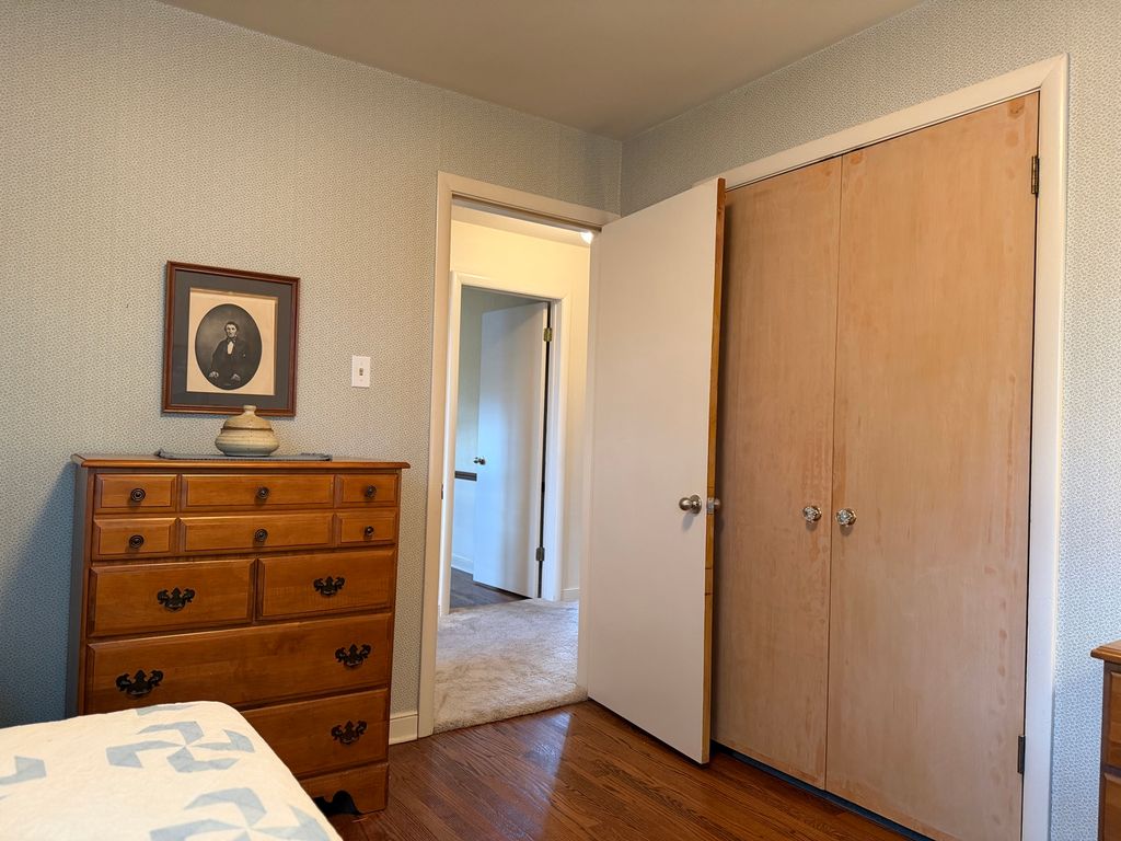 Image 18 of property listing at 10045 S 53rd Avenue, Oak Lawn, IL 60453