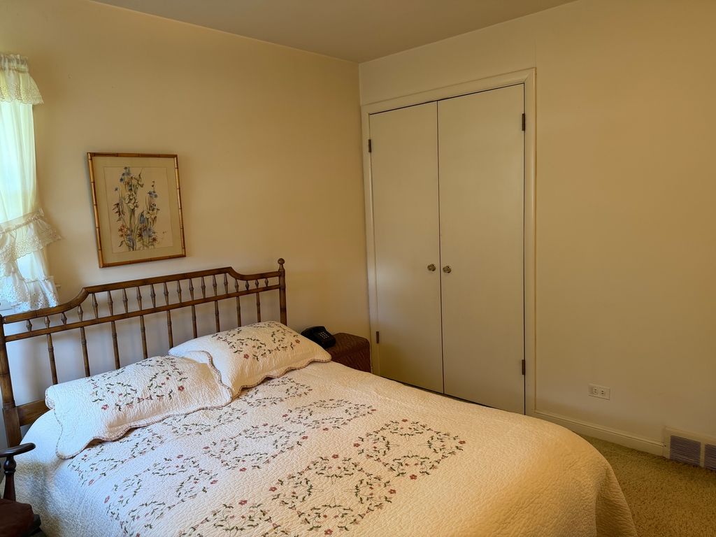 Image 22 of property listing at 10045 S 53rd Avenue, Oak Lawn, IL 60453