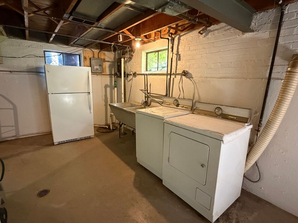 Image 26 of property listing at 10045 S 53rd Avenue, Oak Lawn, IL 60453