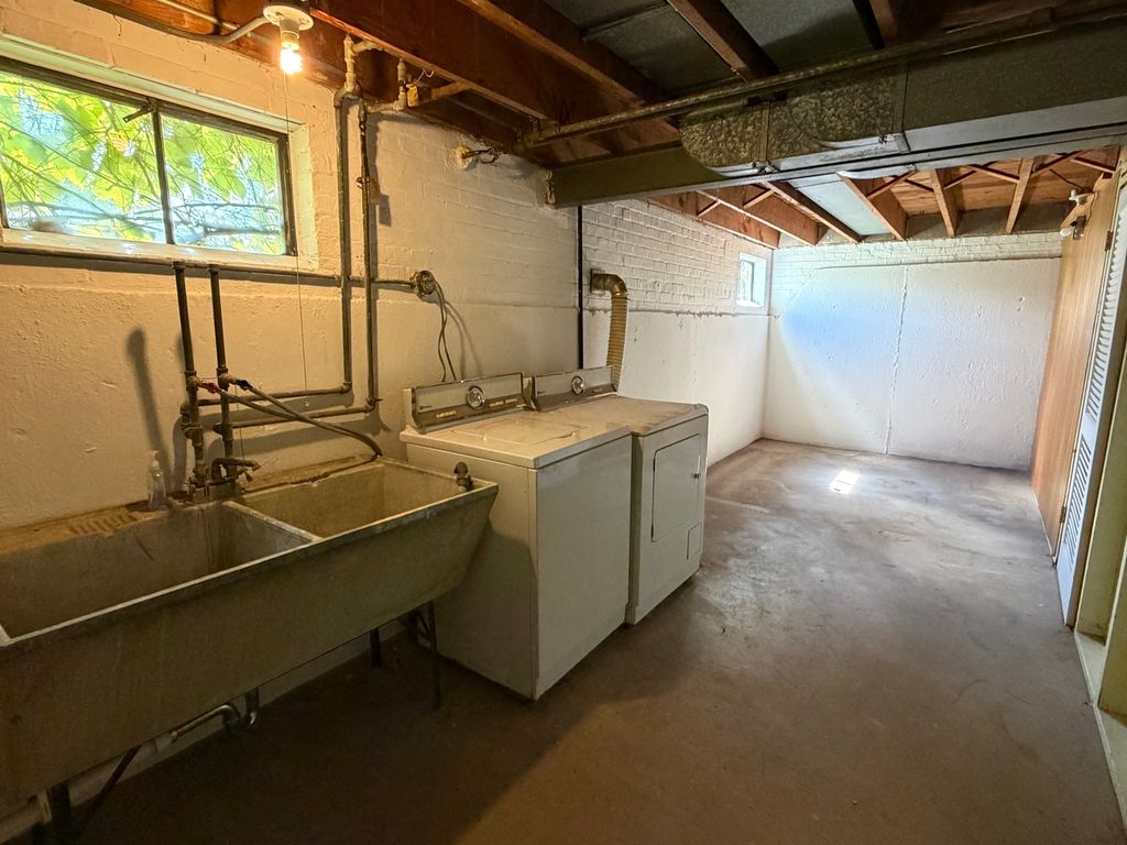Image 27 of property listing at 10045 S 53rd Avenue, Oak Lawn, IL 60453