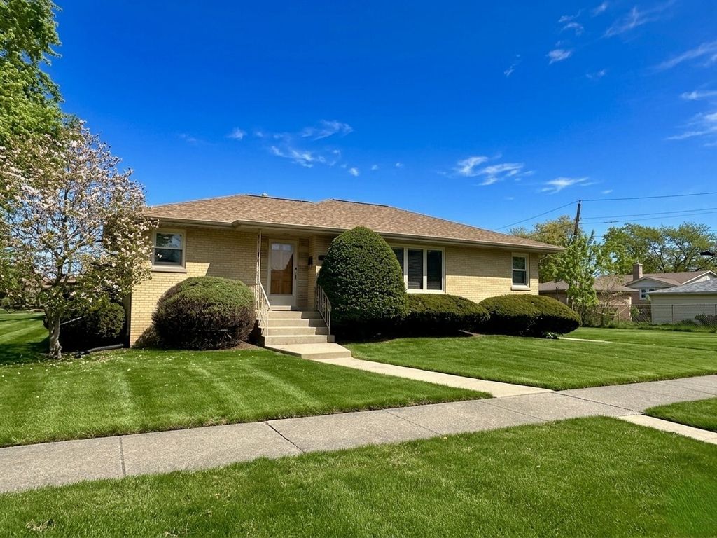 Image 30 of property listing at 10045 S 53rd Avenue, Oak Lawn, IL 60453
