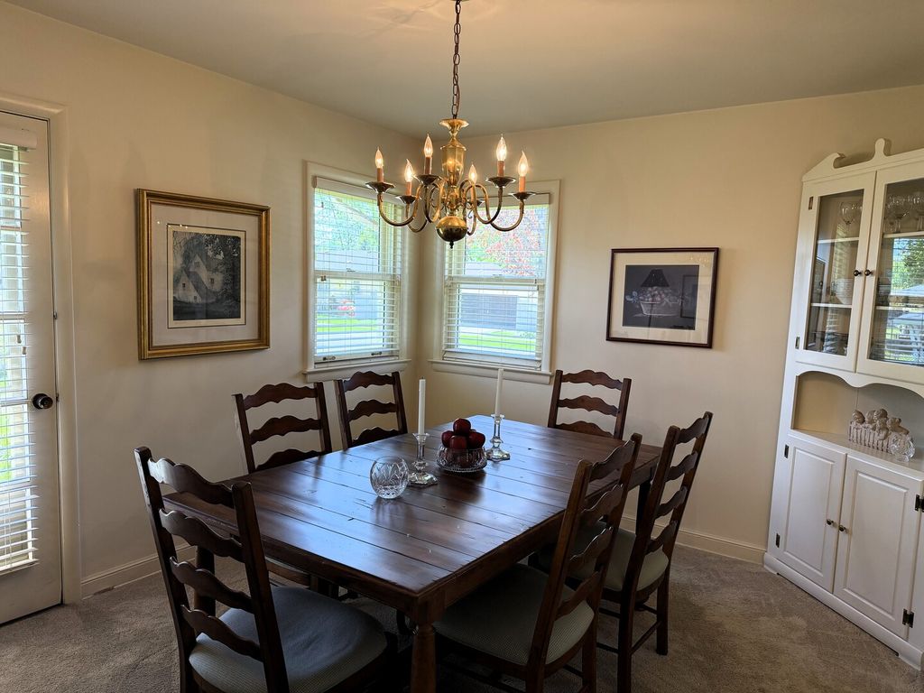 Image 7 of property listing at 10045 S 53rd Avenue, Oak Lawn, IL 60453