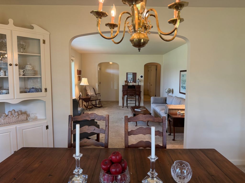 Image 9 of property listing at 10045 S 53rd Avenue, Oak Lawn, IL 60453