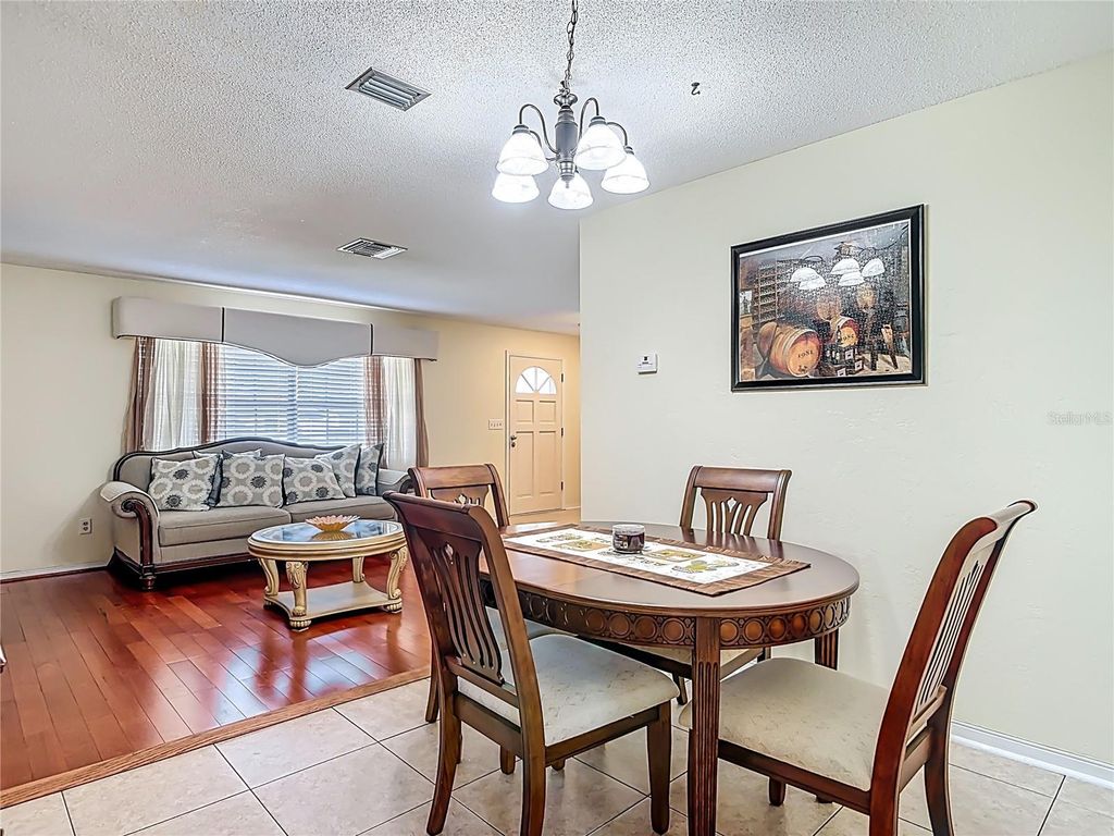 Image 12 of property listing at 895 SUPERIOR STREET, Deltona, FL 32725