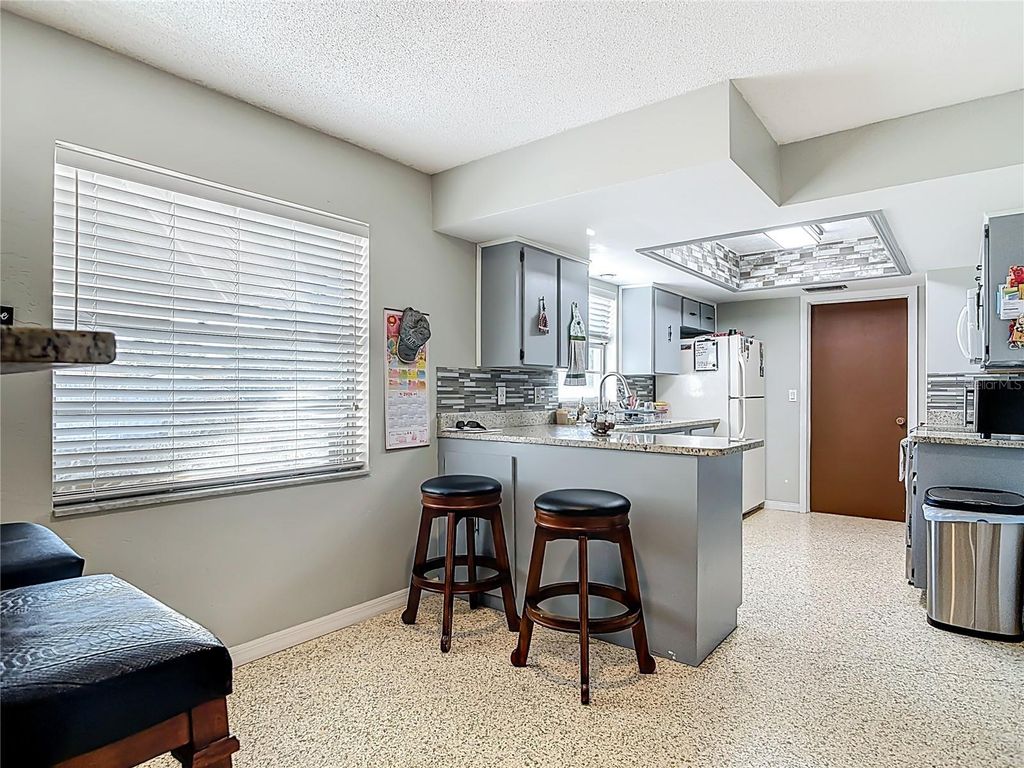 Image 14 of property listing at 895 SUPERIOR STREET, Deltona, FL 32725