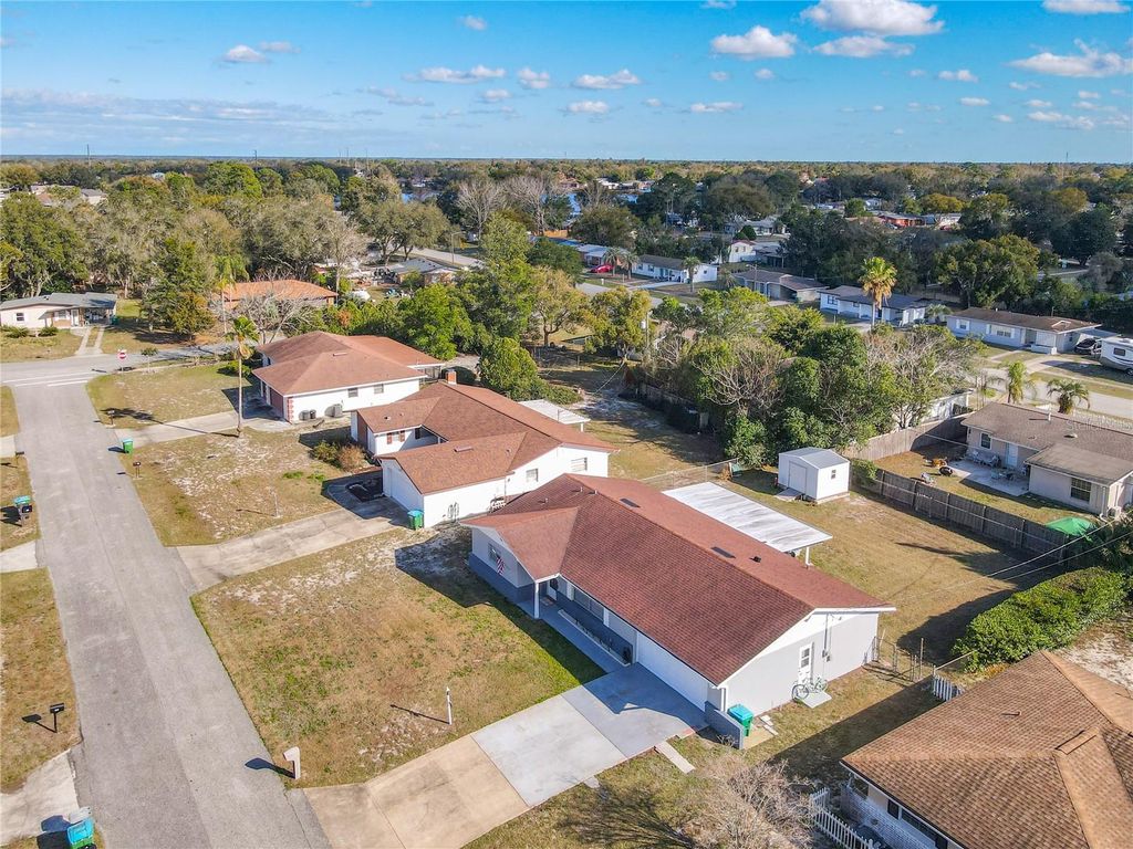 Image 4 of property listing at 895 SUPERIOR STREET, Deltona, FL 32725