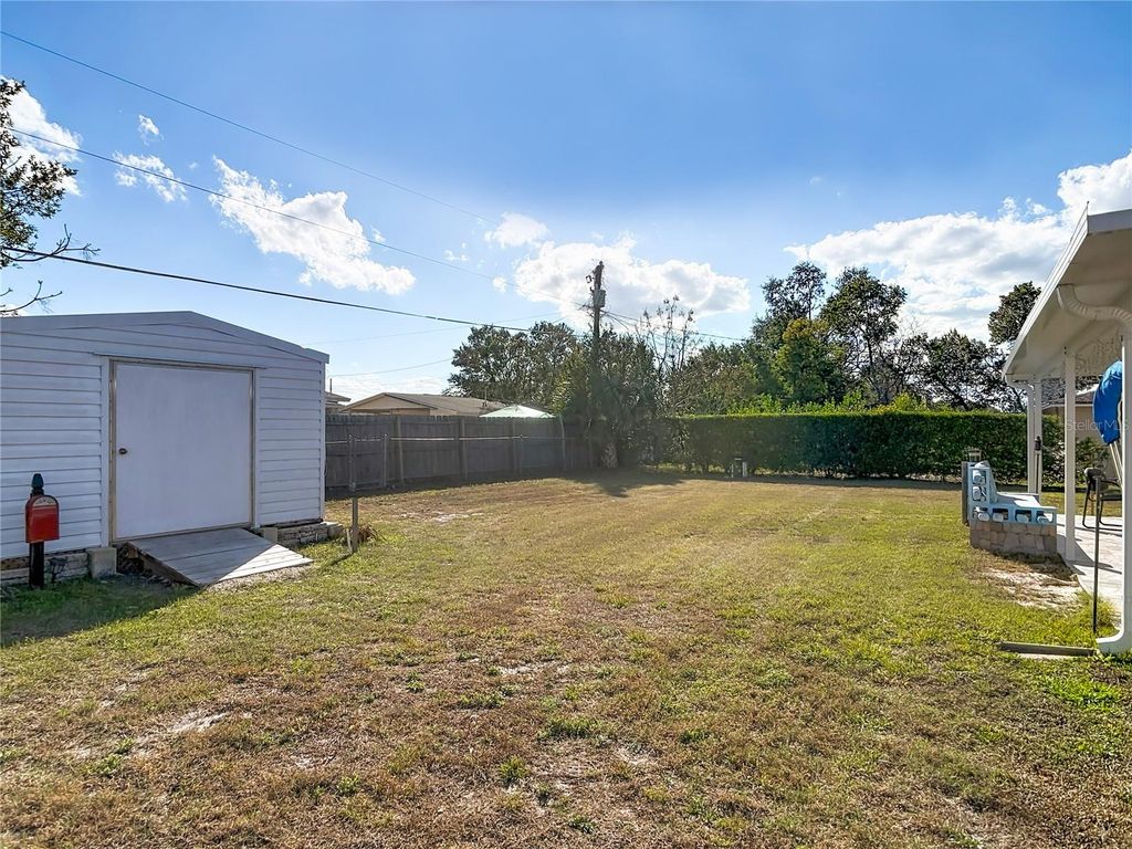 Image 31 of property listing at 895 SUPERIOR STREET, Deltona, FL 32725