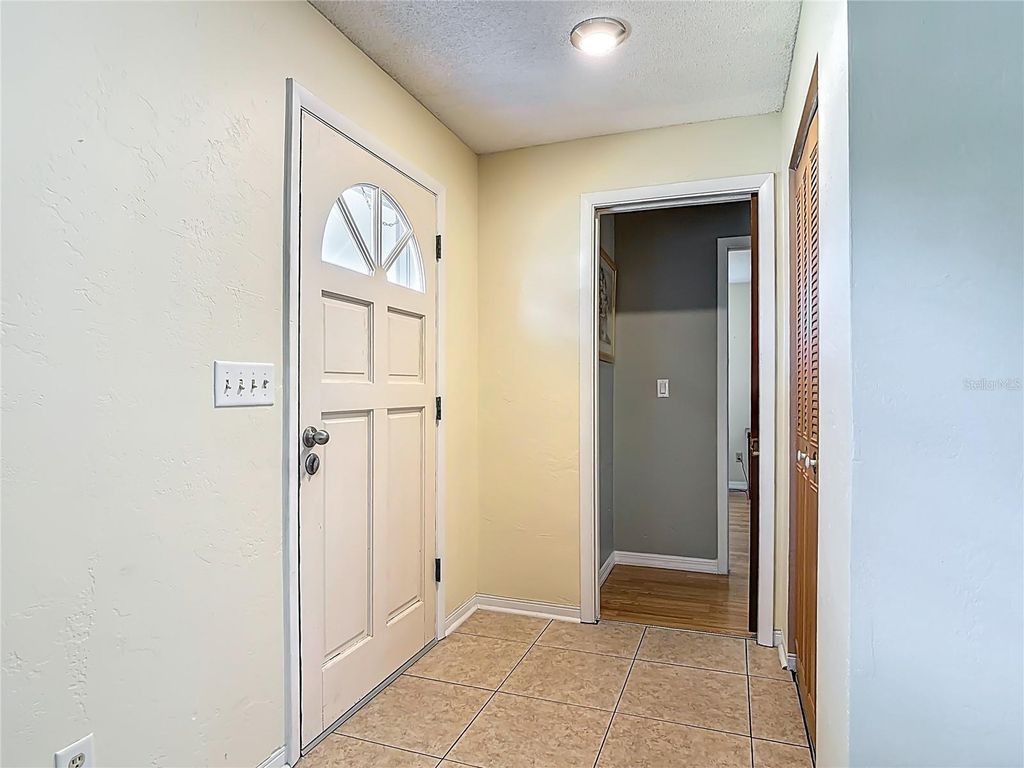 Image 7 of property listing at 895 SUPERIOR STREET, Deltona, FL 32725