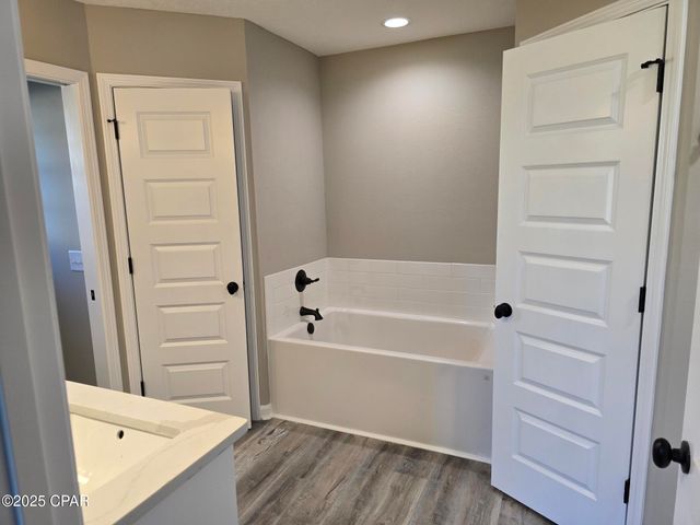 863 E 12th Street, Lynn Haven, FL 32444