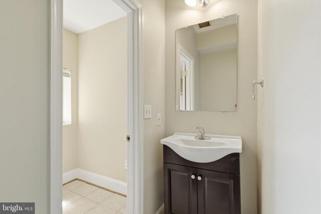 608 KENYON ST NW, Washington, DC 20010