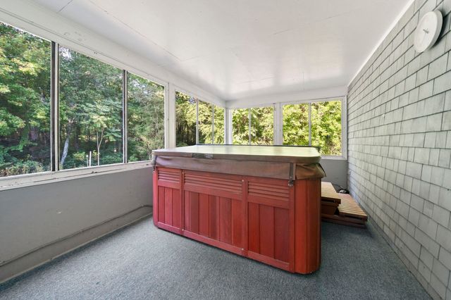 44 Pine Island Rd, Hanover, MA 02339