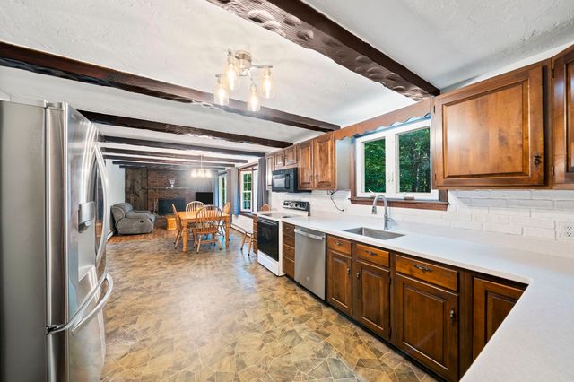 44 Pine Island Rd, Hanover, MA 02339