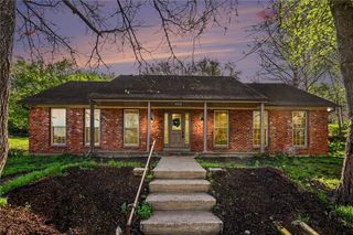 4811 Waukomis Drive, Kansas City, MO 64151