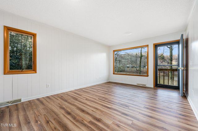 144 Ripshin Lake Road, Roan Mountain, TN 37687