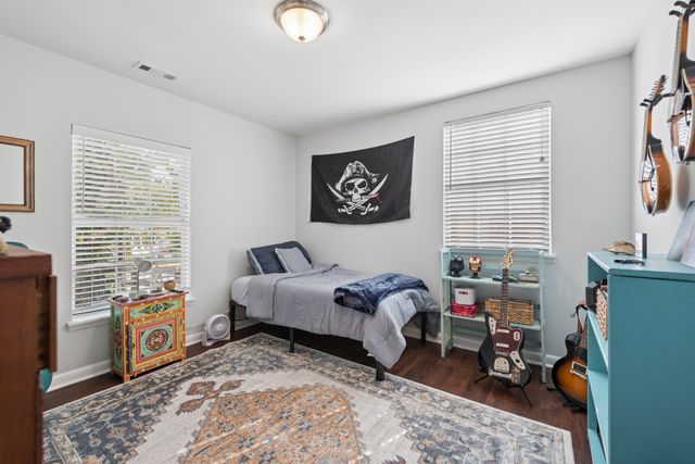 388 Kingview Dr, Nashville, TN 37218