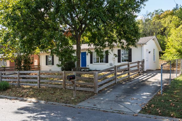 388 Kingview Dr, Nashville, TN 37218